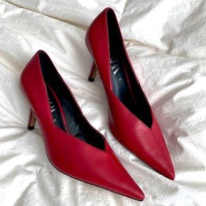 Zara Leather heels with pointed toe.
